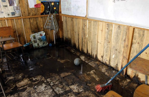 CEB Generación 2000 suspende clases por daños