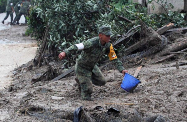 Al menos 40 muertos por deslaves tras paso de tormenta Earl en México&nbsp;&nbsp;