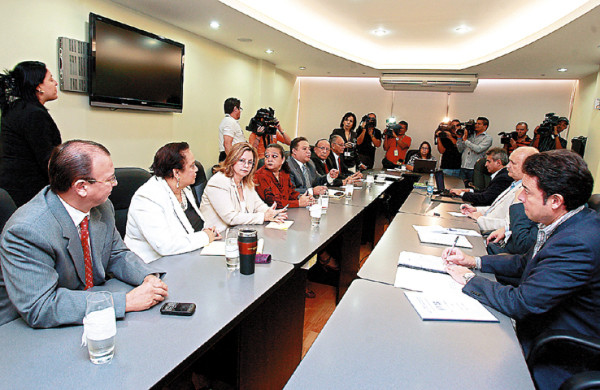 Diversidad de partidos abona a la democracia de Honduras