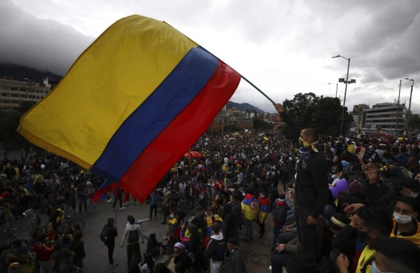 La muerte de una menor tras ser detenida y manoseada por policías, el caso que consterna a Colombia 