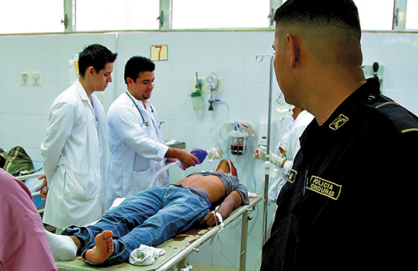 Raptan a menor, matan a joven y roban dos autos