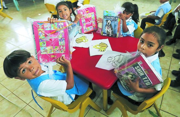 Un centenar de niños reciben apoyo para su educación