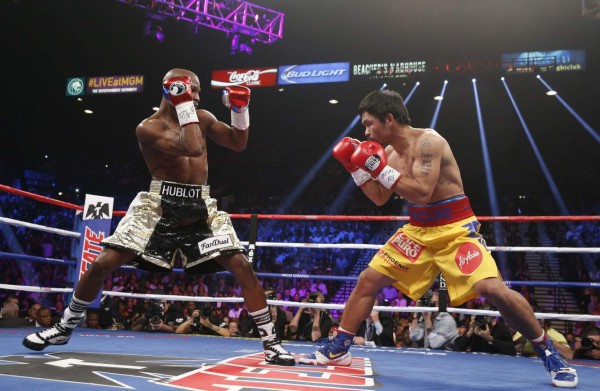 El estadounidense Floyd Mayweather triunfa en la 'Pelea del Siglo'