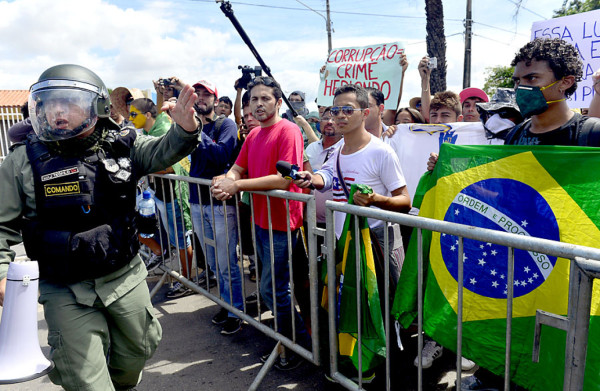 FOTOS: Violentos enfrentamientos previo al España-Italia