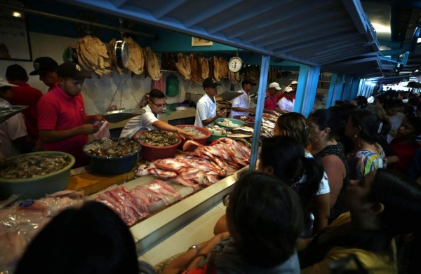 Instalan por dos días feria de mariscos en el mayoreo del Estadio