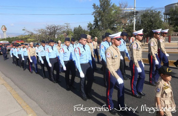 Bomberos rinden honor a la Virgen de Suyapa