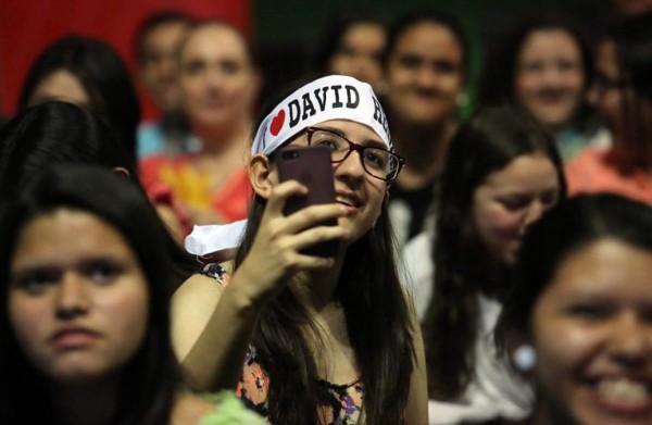 David Henrie ofrece inspiradora conferencia en Honduras