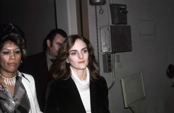 La secuestraron, se enamoró de su captor y terminó en la guerrilla: La historia de la multimillonaria Patty Hearst
