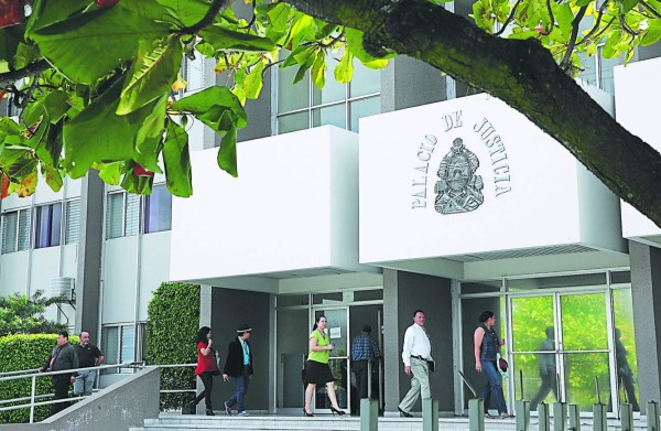 Hasta familiares de magistrados nombran concejales