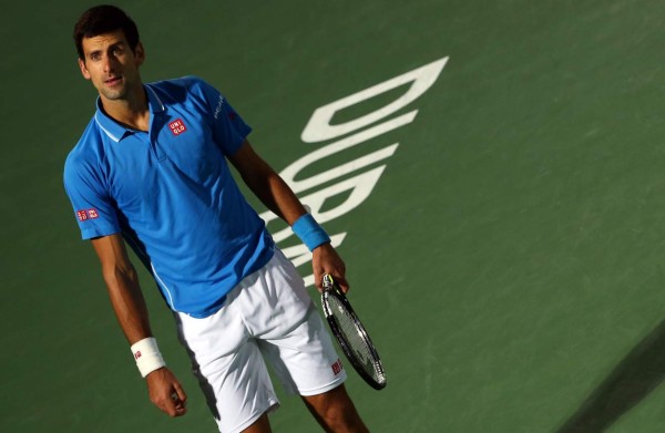 Federer derrota a Djokovic en la final de Dubái