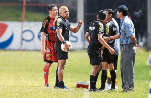 Árbitros y Savio crean 'culebrón” en la Liga Nacional