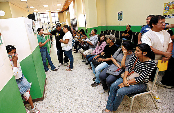 Empleados del RNP amenazan con paro