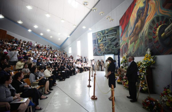 Despedida al poeta Rigoberto Paredes