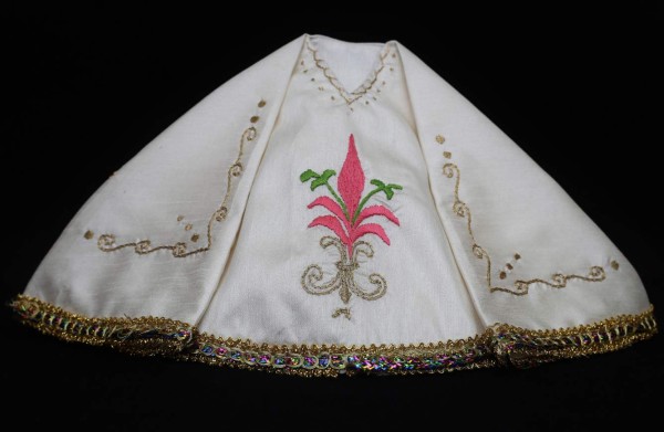 Honduras: Devotas cambian el ropaje que posee la Virgen de Suyapa