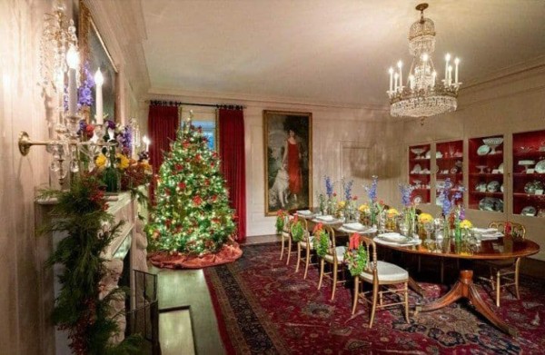 Temáticos, elegantes y coloridos: Así son los árboles de Navidad de los famosos