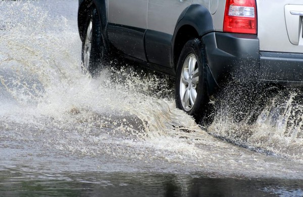 Aprenda a conducir bajo la lluvia