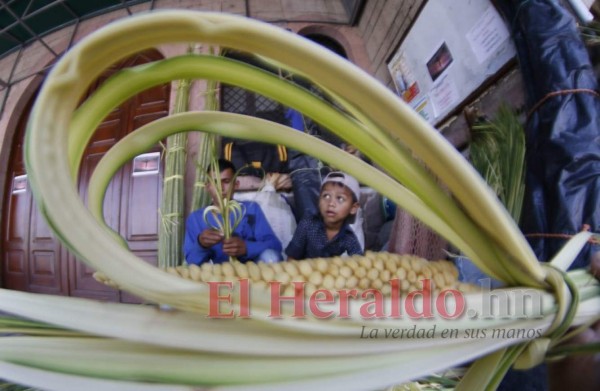 Comienza la venta de ramos y cruces previo al inicio de la Semana Santa