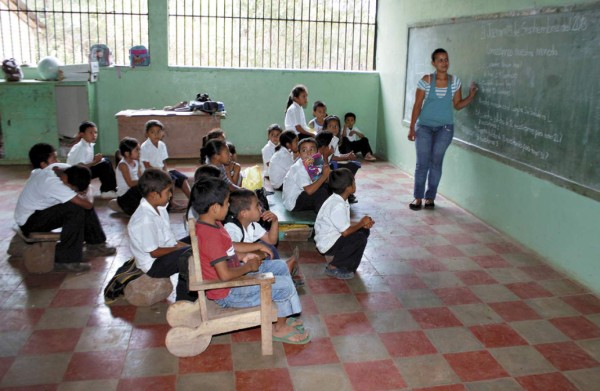 Tercera reforma educativa inicia con 500,000 computadoras