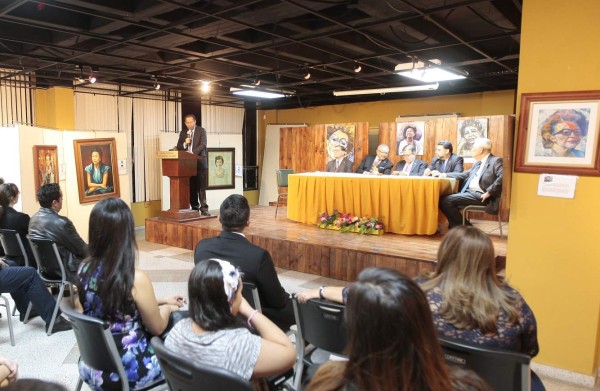 Conmemoran 115 años de nacimiento de la poeta Clementina Suárez