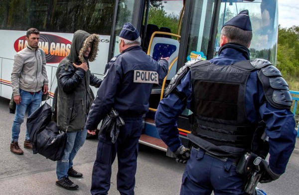 México acusa a Estados Unidos de violar leyes con deportación de migrantes