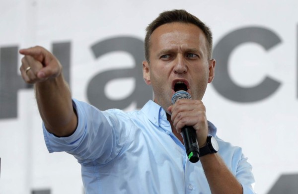 Navalny difunde grabación de llamada con su presunto agresor