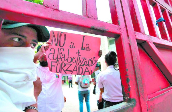 Educación incumple entrega de materiales