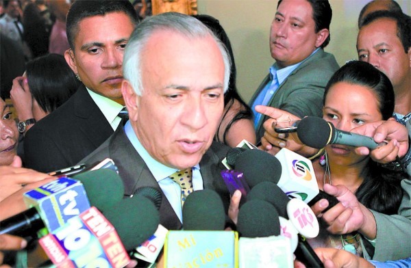 Mauricio Oliva evita entrar en 'arenas movedizas”