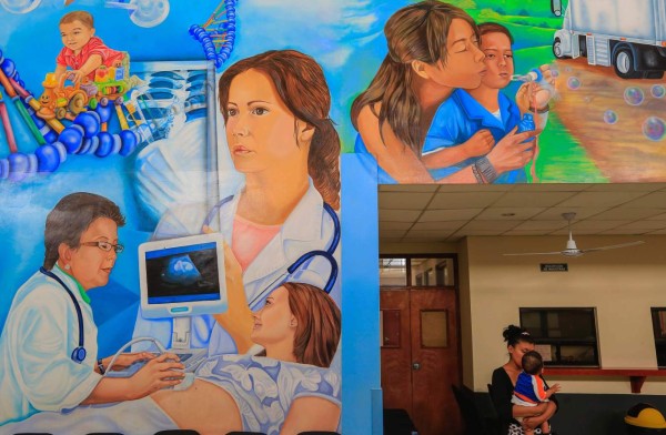 La revolución pinta su historia en murales