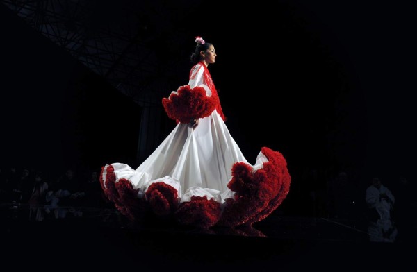 Sedas, crepés y encajes al ritmo de flamenco