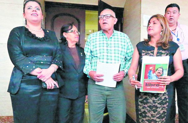 Desbandada: Libre pierde siete diputados en un día