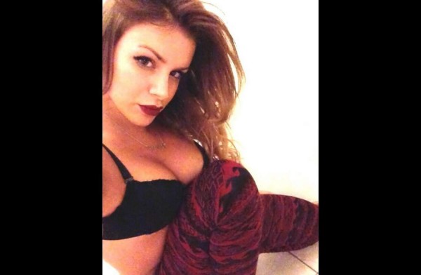 Chica Playboy revela que tuvo sexo con Mario Balotelli y su hermano