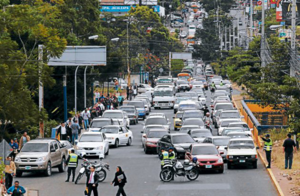 Reducen de 35 a 12 minutos circulación vial en bulevar Centroamérica