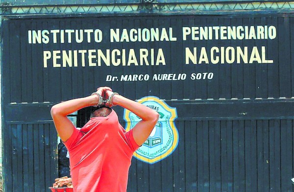 Honduras: Armas y drogas hallan en la PN