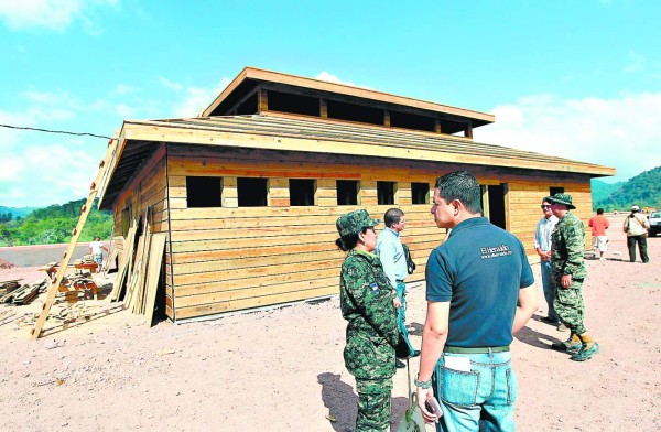 Honduras: Aterriza primer avión en Copán