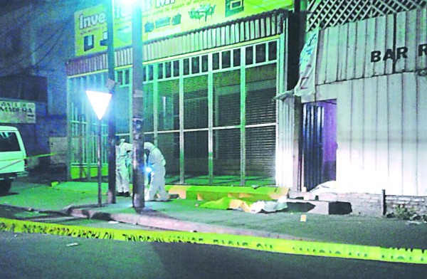 En bar le quitan la vida a balazos a dos conductores en La Laguna, de Comayagüela