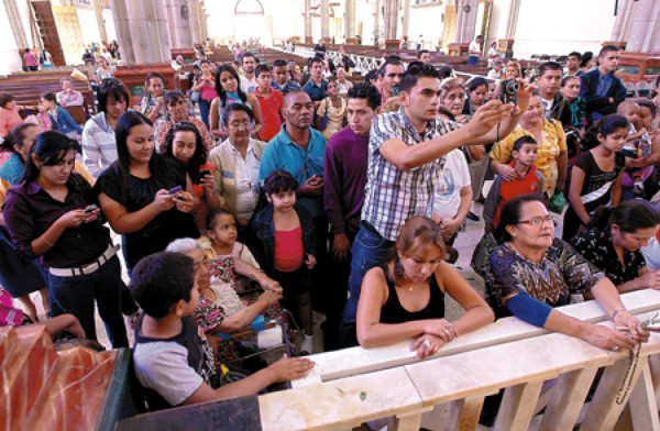 Devoción y fervor para saludar a Virgen Morena