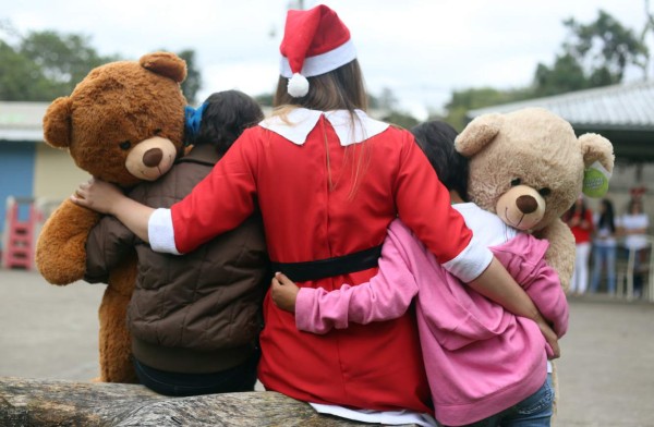 Honduras: Hicimos felices a niñas que carecen de la protección de sus familiares