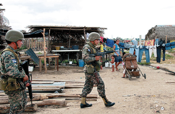 FF AA controla finca del Aguán al irse invasores