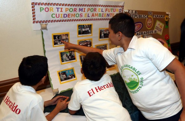 Ingenio y creatividad en la exposición de los proyectos ambientales escolares