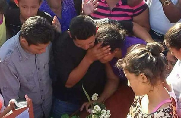 Consternación y tristeza en último adiós a menor asesinado en Tocoa