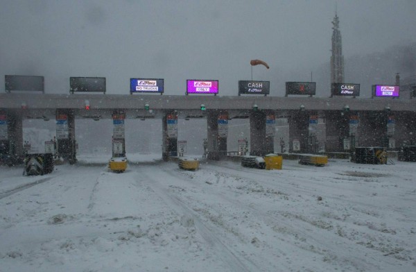 Transporte paralizado y confinamiento: alerta por nevada en Estados Unidos