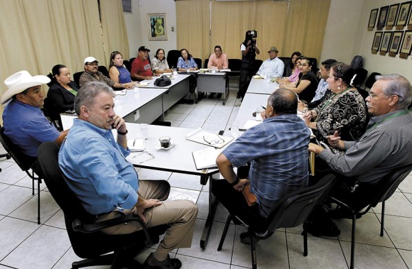 Veinte beneficiados no son empleados del INA