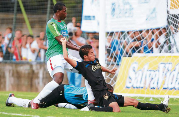Flores para enterrar el invicto