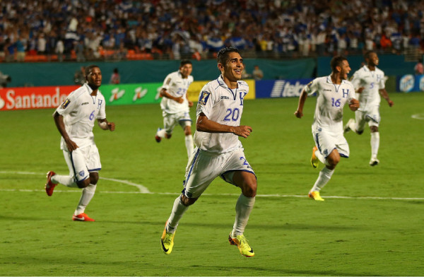 Honduras a cuartos con golazo del Pitbull
