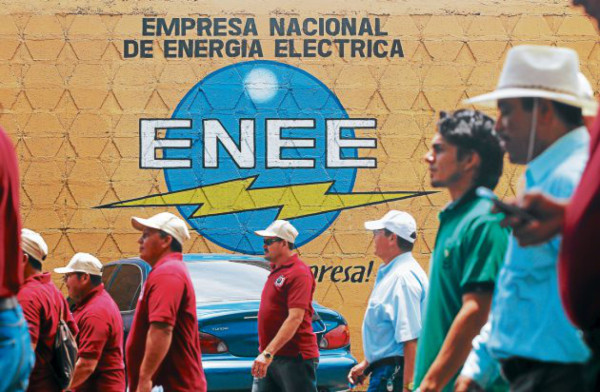 Diputados, alcaldes y funcionarios han inundado la ENEE