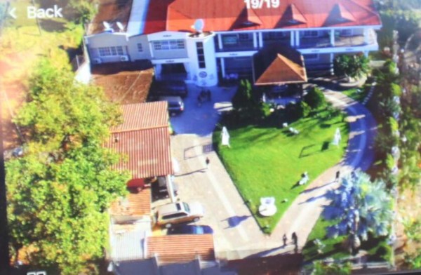 Allanan casa del expresidente Porfirio Lobo Sosa durante captura de Rosa Elena