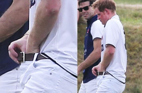 Captan al Príncipe Harry tocando sus partes íntimas