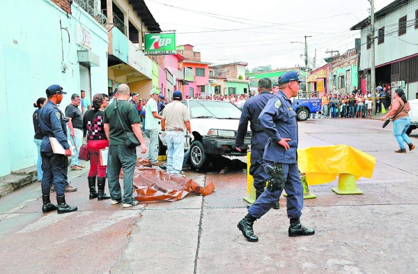 Un muerto y daños en 15 colonias deja tormenta