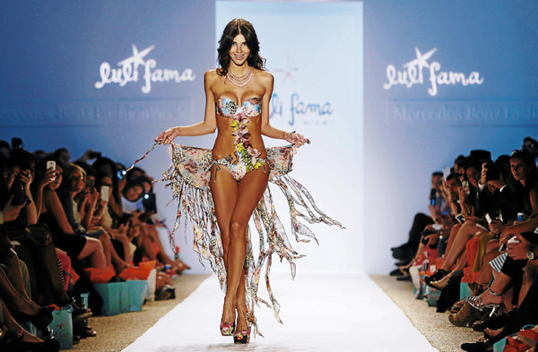 Sensuales y diminutas prendas para la playa