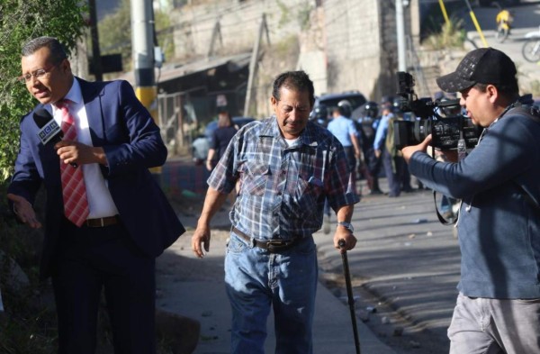 FOTOS: Momento en el que policías lanzan gas lacrimógeno a manifestantes de la aldea Yaguacire
